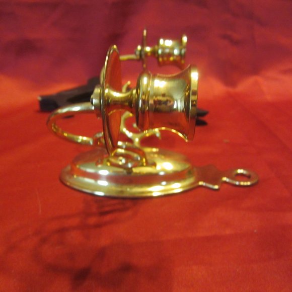 VTG 80'S BRASS DBLE CANDLE WALL SCONCE, WONDERFUL SCROLL DESIGN, HOLLYWOOD REGEN - Picture 3 of 6